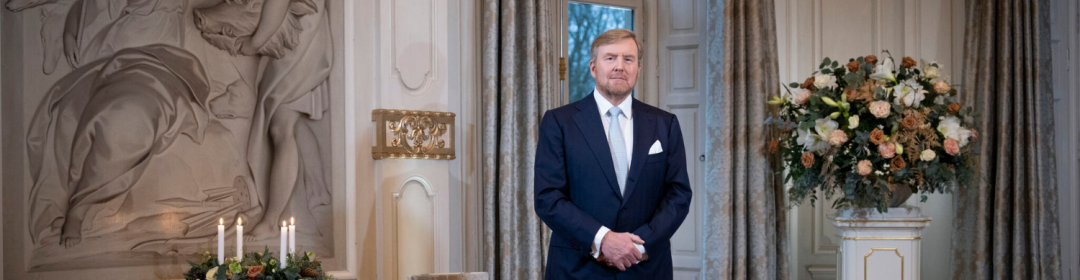 Koning in MESA+ NanoLab van Universiteit Twente in gesprek over fotonica